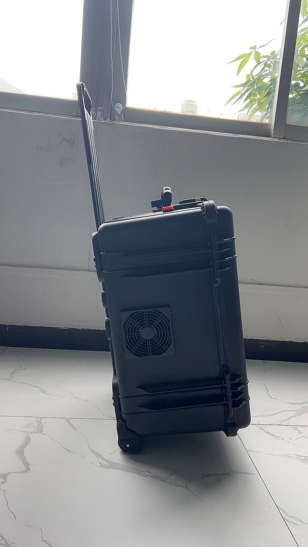 叠彩手拉箱型移动通信干扰器